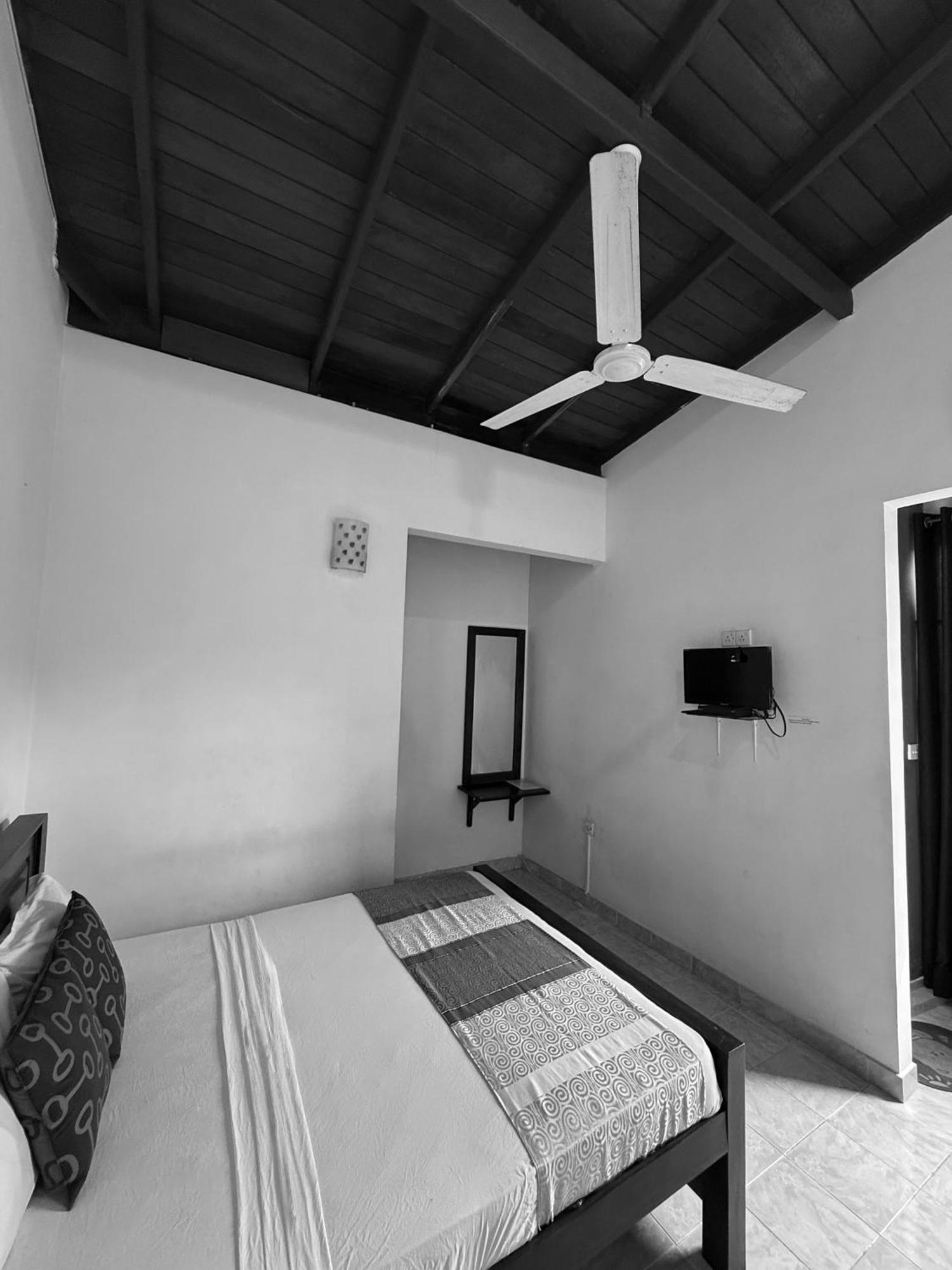 Home Living Unit Galle Exterior photo