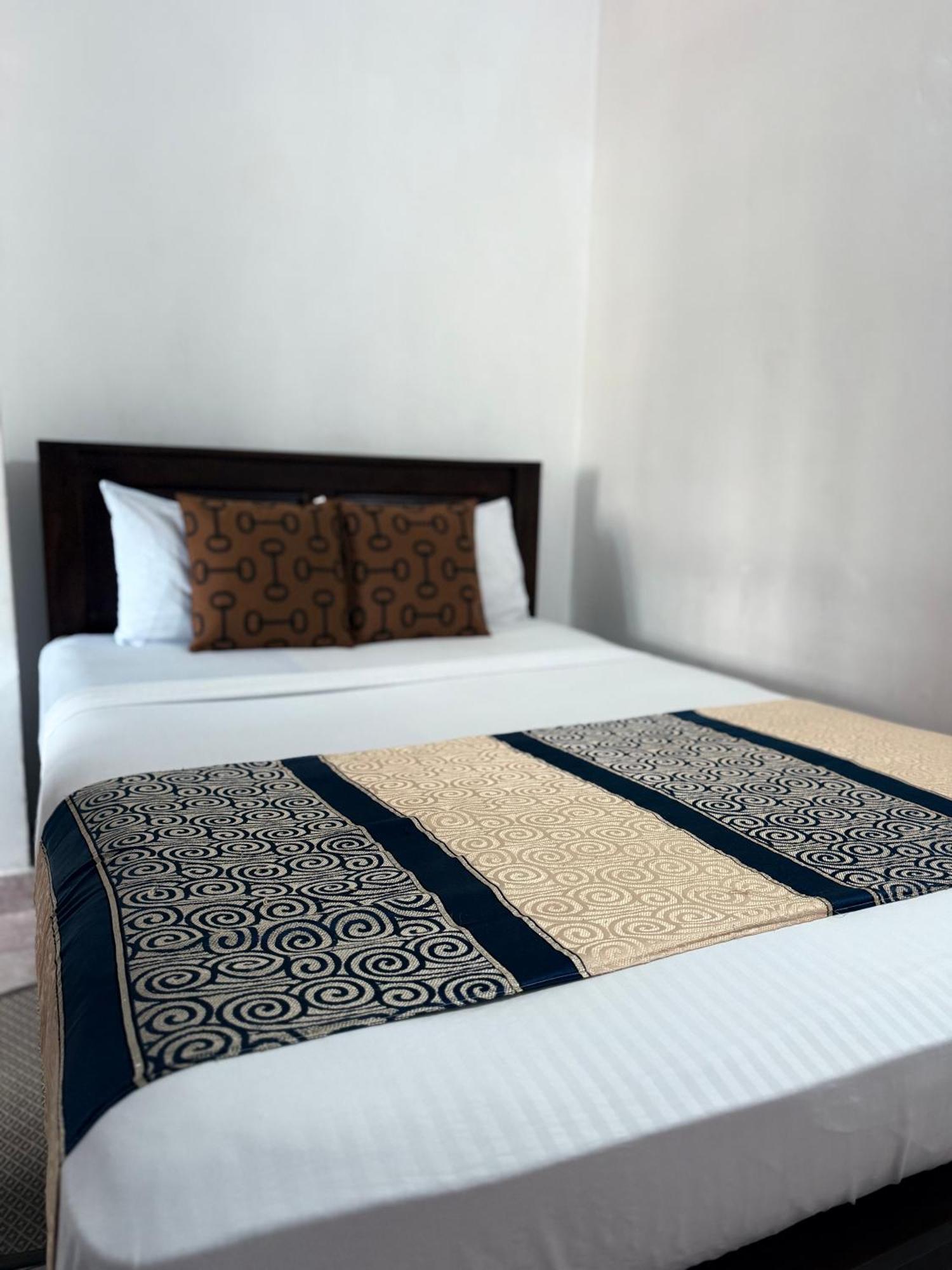 Home Living Unit Galle Exterior photo