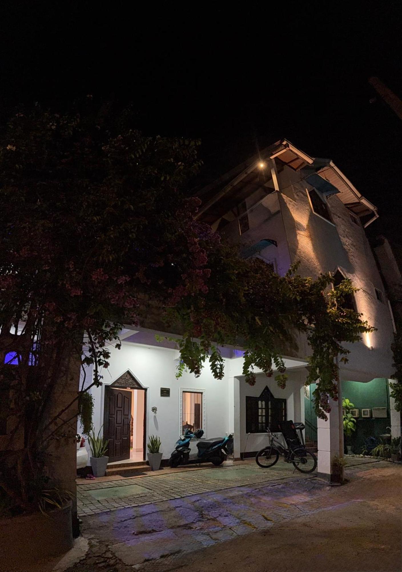 Home Living Unit Galle Exterior photo